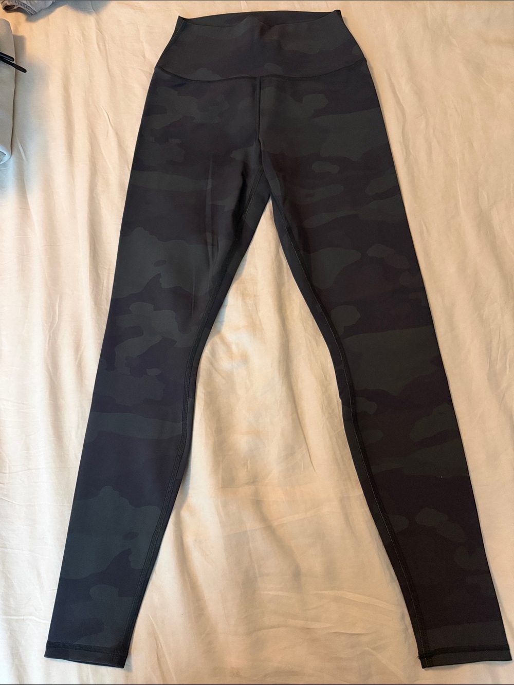 ALO Yoga High-Waist Camo Leggings - Black/Charcoal